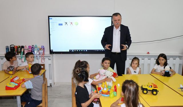 Başkan Balaban’dan miniklere ziyaret... Yeni eğitim yılının heyecanını paylaştı