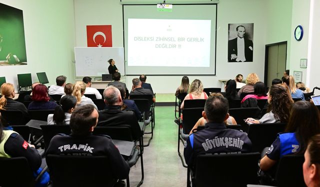 Manisa Büyükşehir personeline disleksi eğitimi