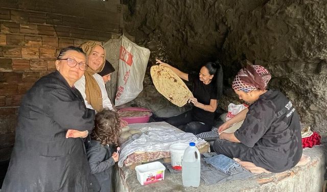 Şentürk Kadınlarla Tandır Ekmeği pişirdi