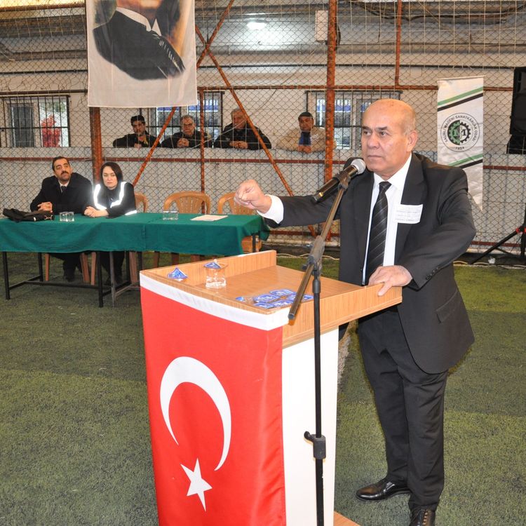 Salihli'de 4 başkan değişti, 8 başkan güven tazeledi