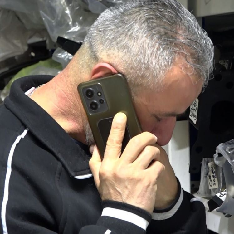 Kızının komşusuna telefon bankacılığı bilgilerini verdi, hayatı karardı