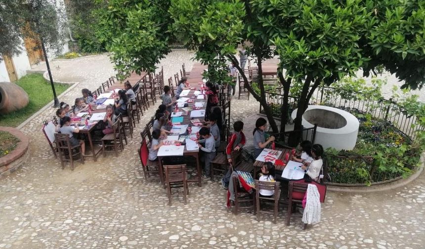 Minik Ressamlar Kent Müzesini kağıda çizdi