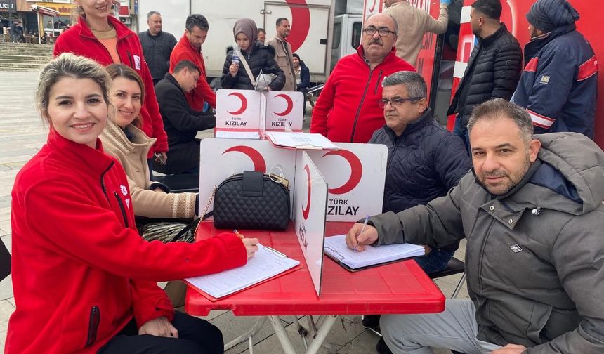 Kızılay'ın kadın gönüllüleri iş başında