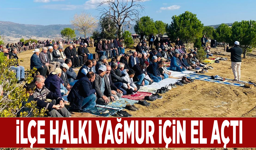 İlçe halkı yağmur için el açtı