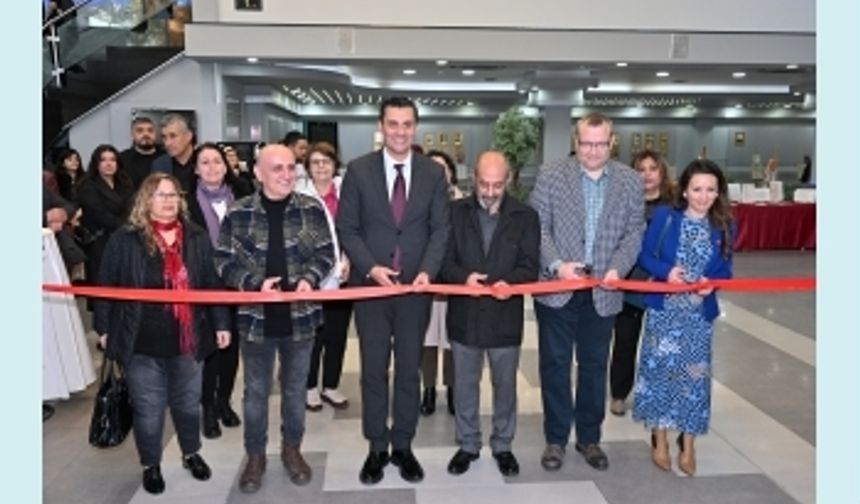 Kağıt, Mürekkep ile Şiir Yolculuğu sergisi yoğun ilgi gördü