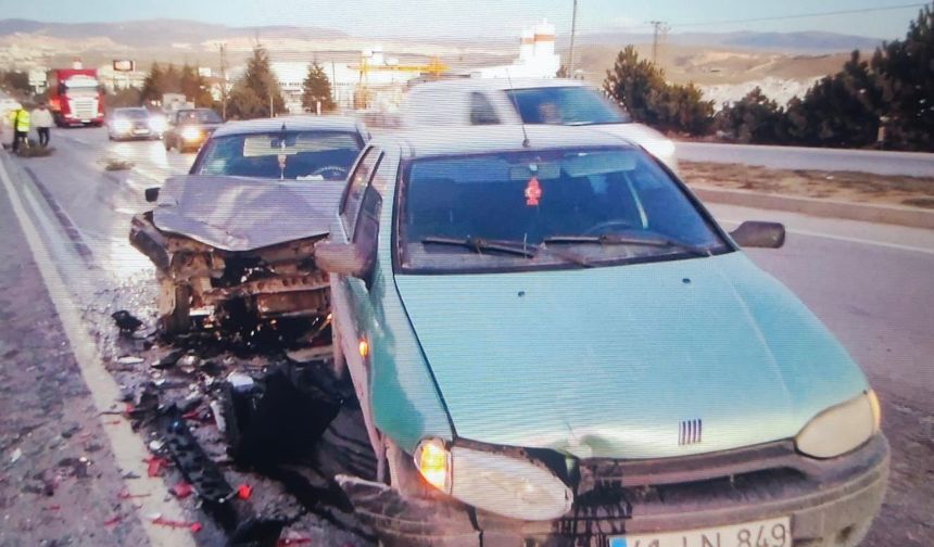 Ege'de zincirleme trafik kazası! 4 araç birbirine girdi: Yaralılar var!