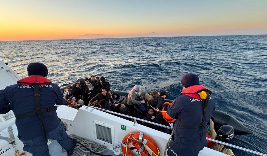 Ölüme sürüklenen 11'i çocuk 36 göçmen kurtarıldı