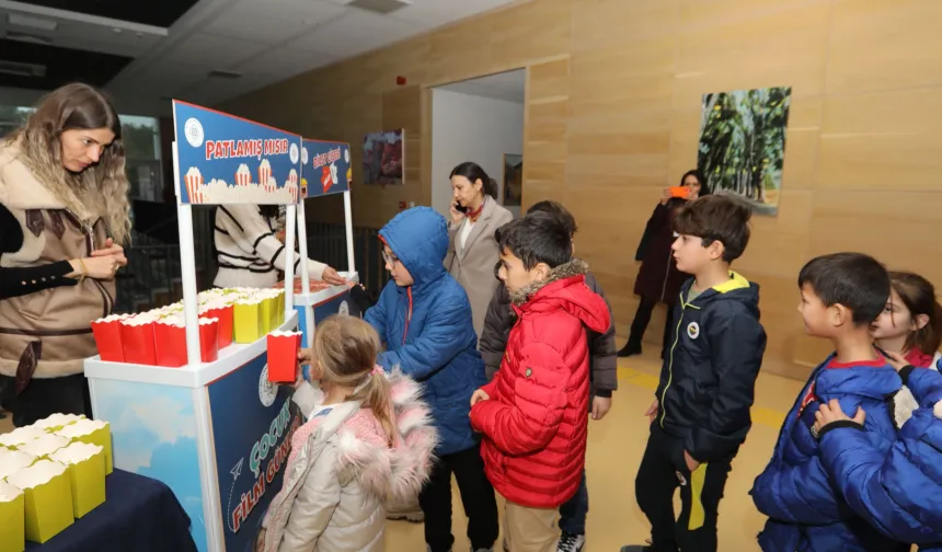 Muğla'da Başkan Aras’tan çocuklara sinema hediyesi