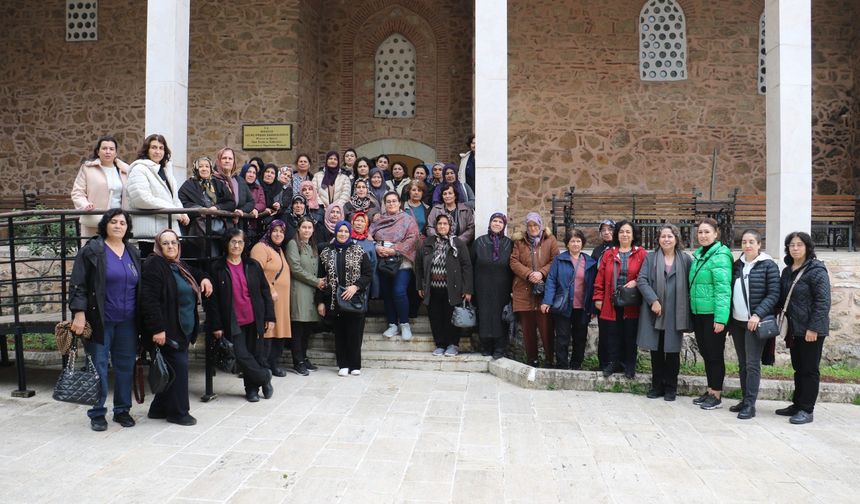 Saruhanlılı kadınlar bu kez Manisa'yı gezdi