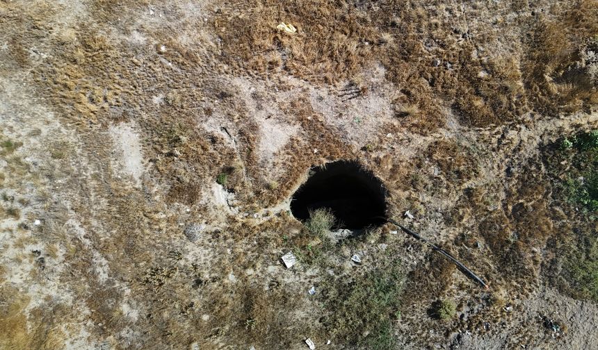 Akşam deprem oldu, sabah obruk ortaya çıktı