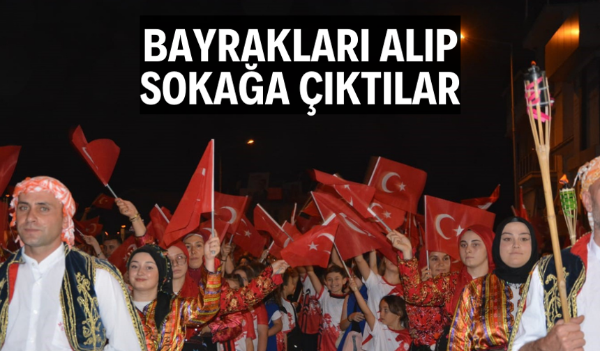 Bayrakları alıp sokağa koştular