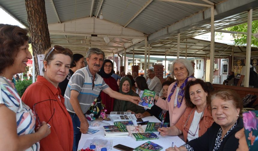 Yazar Emine Ataman Koç’un imza törenine yoğun ilgi