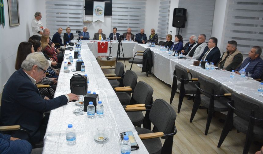 Akhisar'da Öğretmenler Günü buluşmasında tecrübeli öğretmenlerden ders