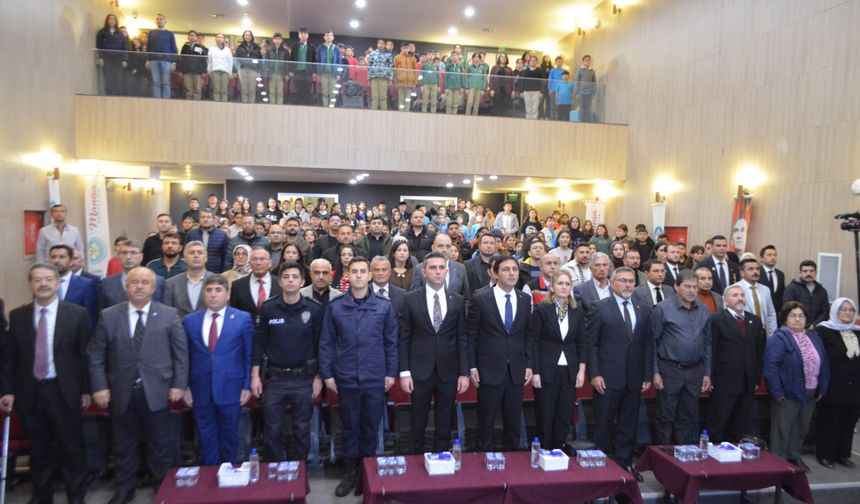 Selendi’de 24 Kasım Öğretmenler Günü kutlandı