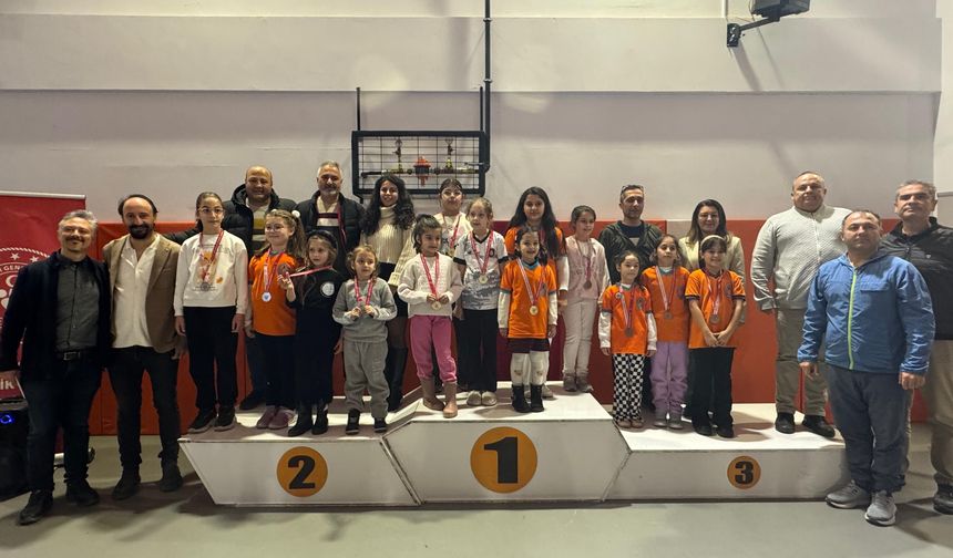 Salihli’de Gazeteciler Günü satrançla taçlandı