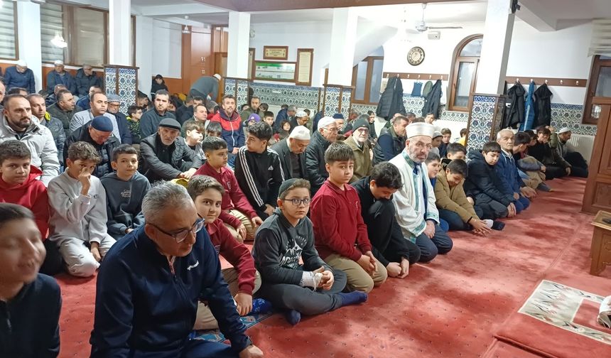 Salihli’de sabah namazı buluşması yoğun ilgi gördü