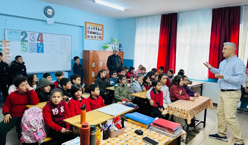 Tırazlar Hüseyin Gümüşlü İlkokulu'nda yazar-öğrenci buluşması