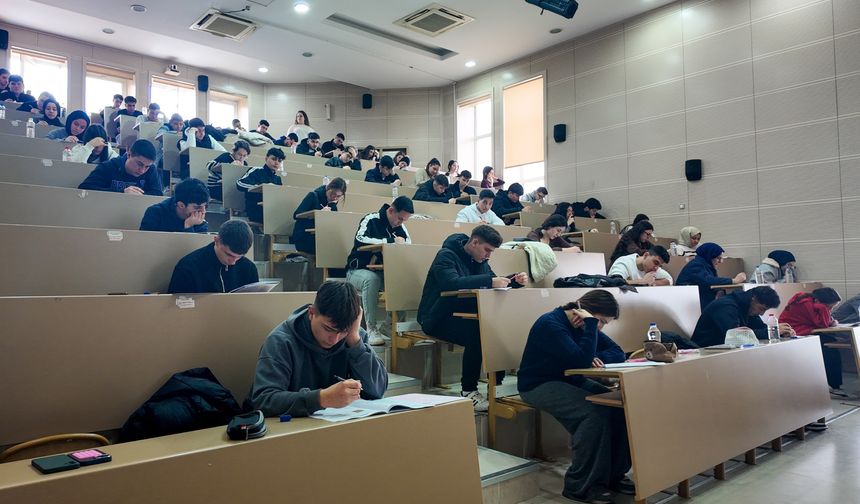 Manisa’da MSÜ adaylarına kapsamlı sınav provası