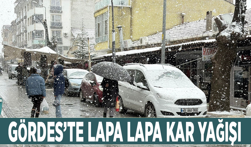 Gördes’te lapa lapa kar yağışı