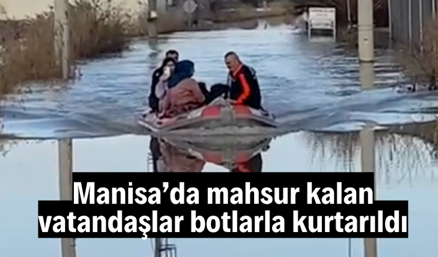 Mahsur kalan vatandaşlar botlarla kurtarıldı