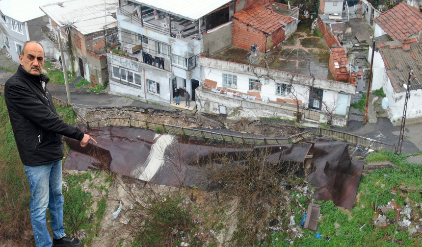 Sağanak sonrası yol çöktü! Konak’ta mahalle sakinleri endişeli