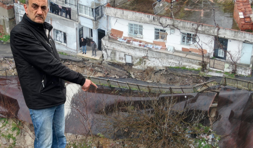 Sağanak sonrası yol çöktü! Konak’ta mahalle sakinleri endişeli