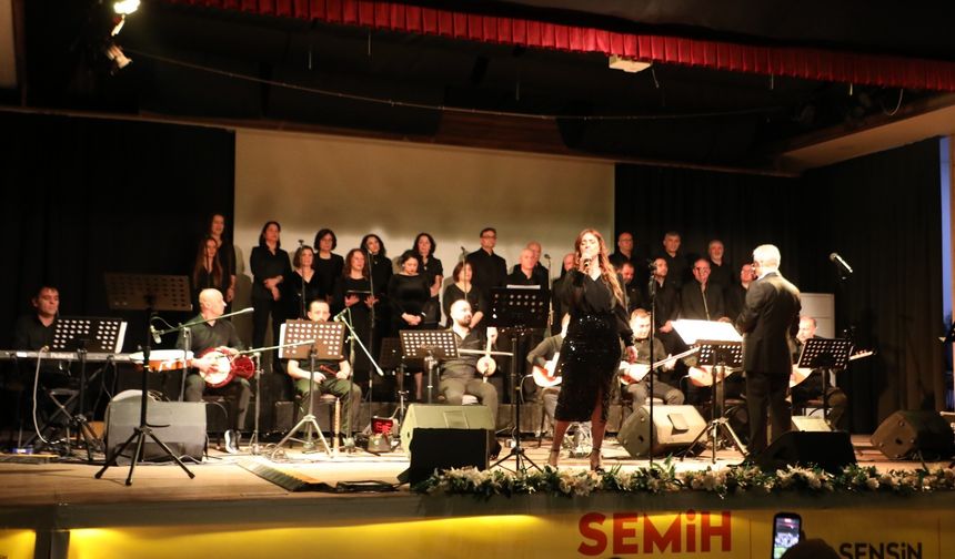 ‘ATATÜRKÜLER’ YUNUSEMRE’DE MÜZİKSEVERLERLE BULUŞTU