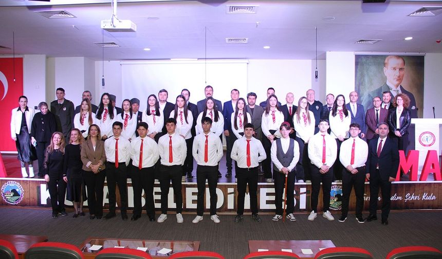 Kula'daki anma programı duygu dolu anlar yaşattı