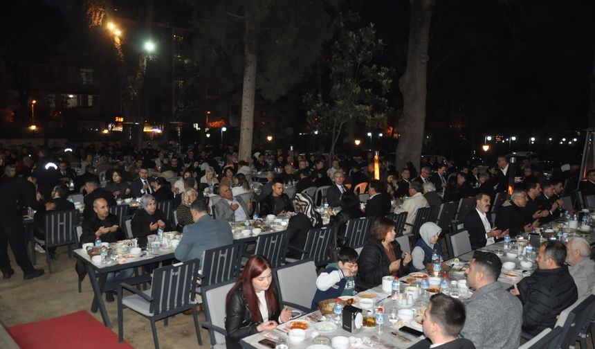 Salihli jandarma, şehit aileleri ve gazileri iftar sofrasında ağırladı
