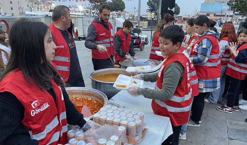 Alaşehir'de hayırseverler iftar bağışı için yarıştı