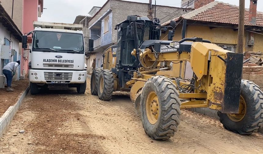 Alaşehir'de asfalt sezonu açıldı