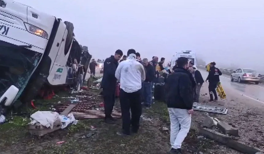 Yolcu otobüsü devrildi: Ölü ve yaralılar var