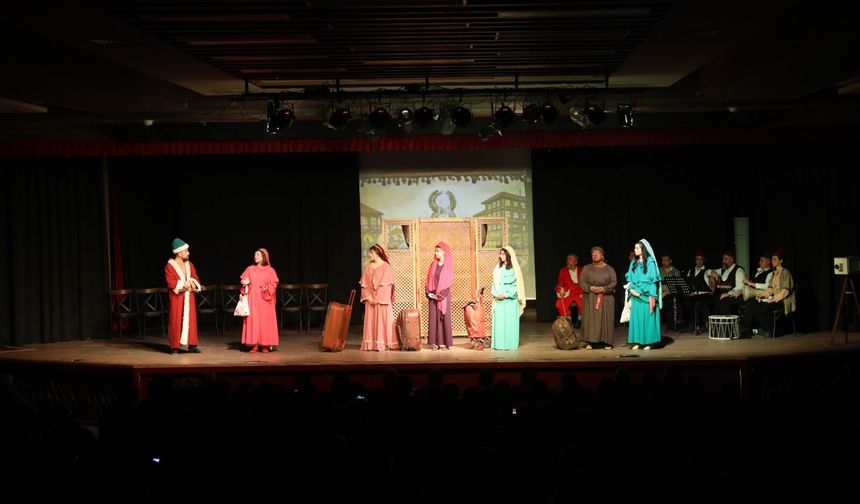 ‘Fotoğrafçı’ tiyatroseverlerle buluştu