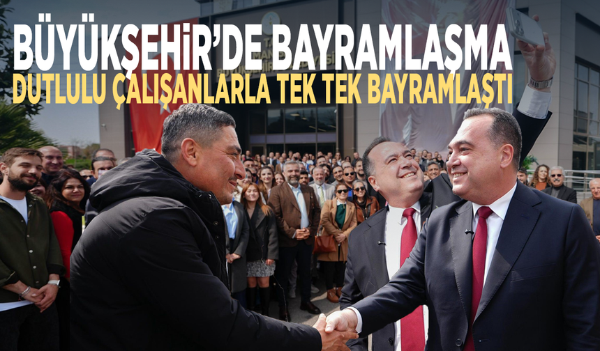 Büyükşehir’de bayramlaşma... Dutlulu çalışanlarla tek tek bayramlaştı