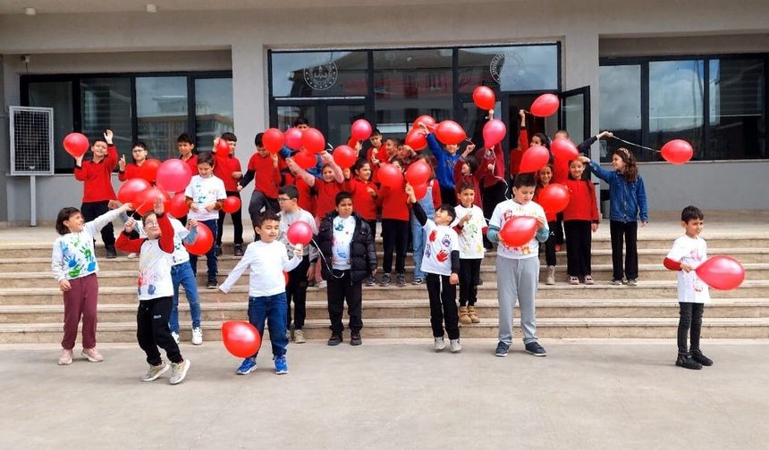 Otizm Farkındalık Günü’nde öğrencilerden anlamlı etkinlik