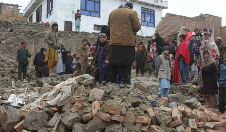 Afganistan'da 5.9 büyüklüğünde deprem! 8 kişi hayatını kaybetti