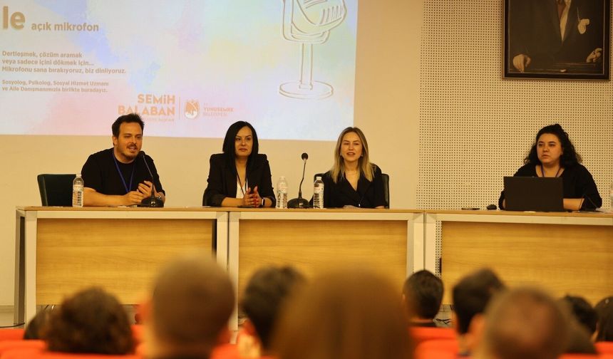 Yunusemre’de gençler ‘Açık mikrofon’ etkinliğinde söz aldı