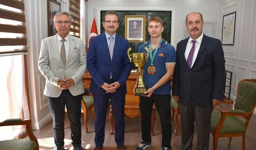 Kaymakam Güldoğan, dünya şampiyonunu ağırladı