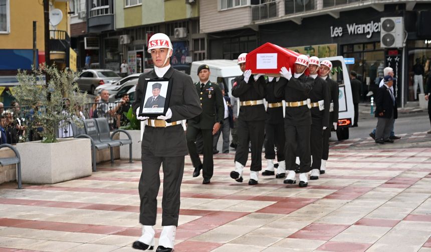 Gazi başkan son yolculuğuna askeri törenle uğurlandı