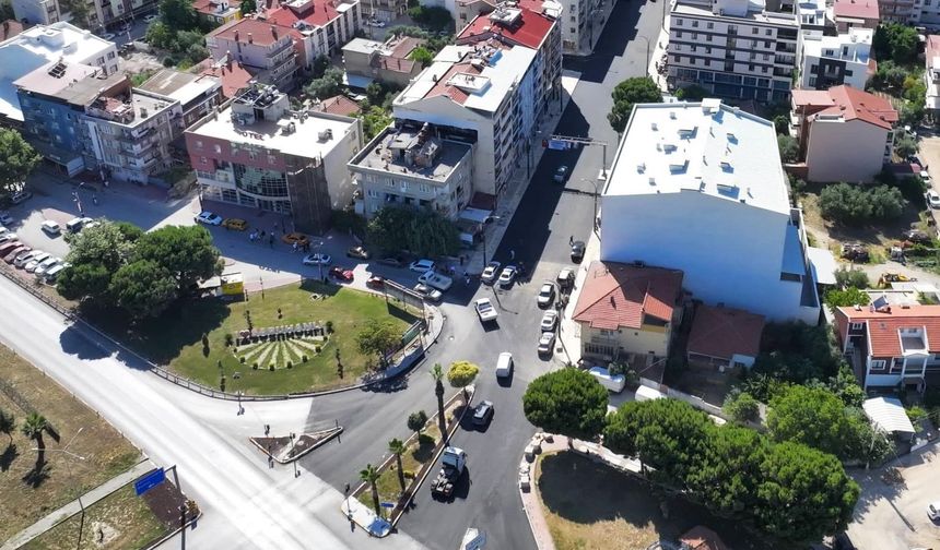 Altyapısı yenilenen caddede sıcak asfalt çalışmaları başladı