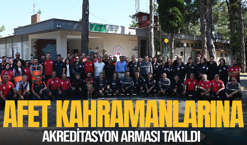 Manisa'da afet kahramanlarına akreditasyon arması takıldı