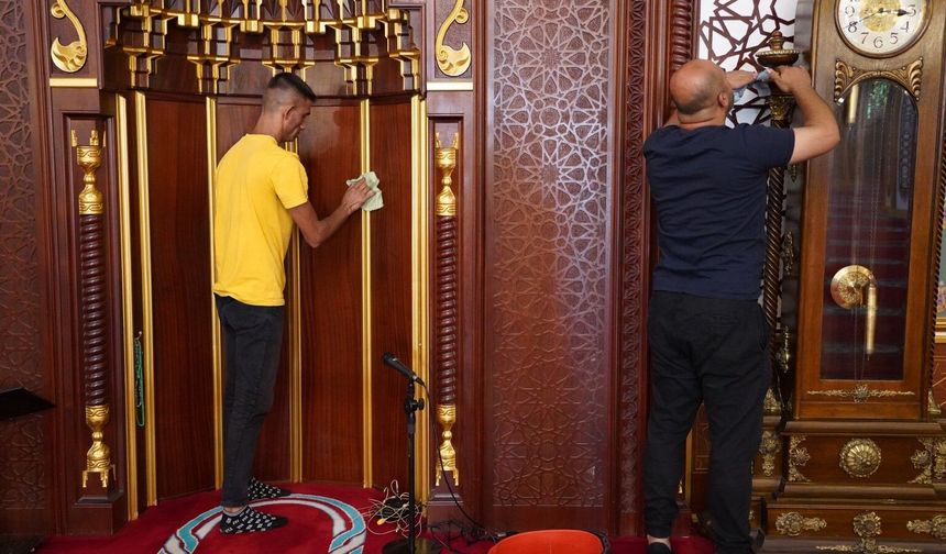 Yunusemre'de ibadethanelerde kapsamlı temizlik çalışması