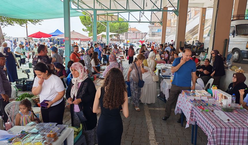 Manisa'da minik eller üretti, "Mini Pazar"da satışa sundu