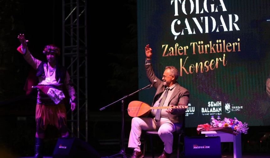 Tolga Çandar türküleriyle coşturdu