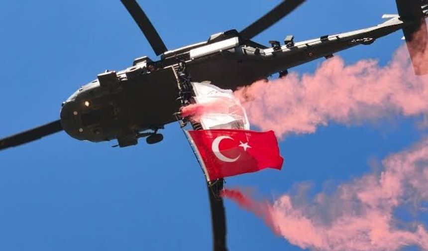 Malazgirt’te jandarma helikopterlerinin gösterisi nefes kesti