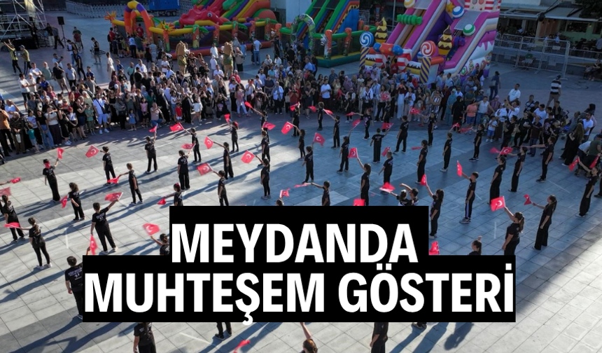 Zafer Bayramı'nda çocukların yüzü güldü