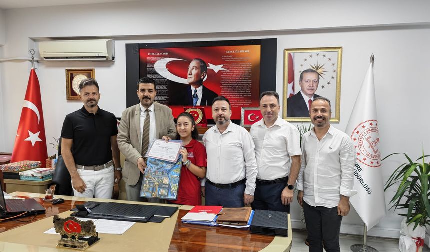 TEKNOFEST Birincisi Rüya Demir’e İlçe Milli Eğitimden Tebrik