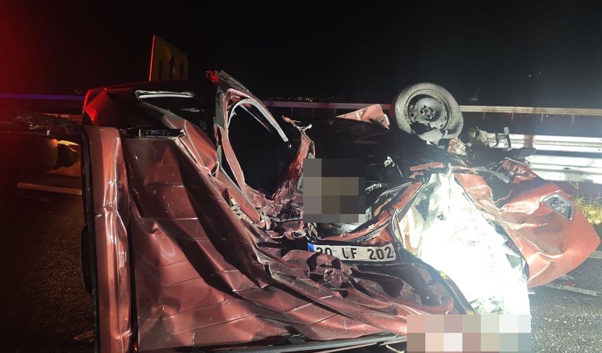 Aydın-Denizli Otoyolu’nda feci kaza! 3 kişi hayatını kaybetti
