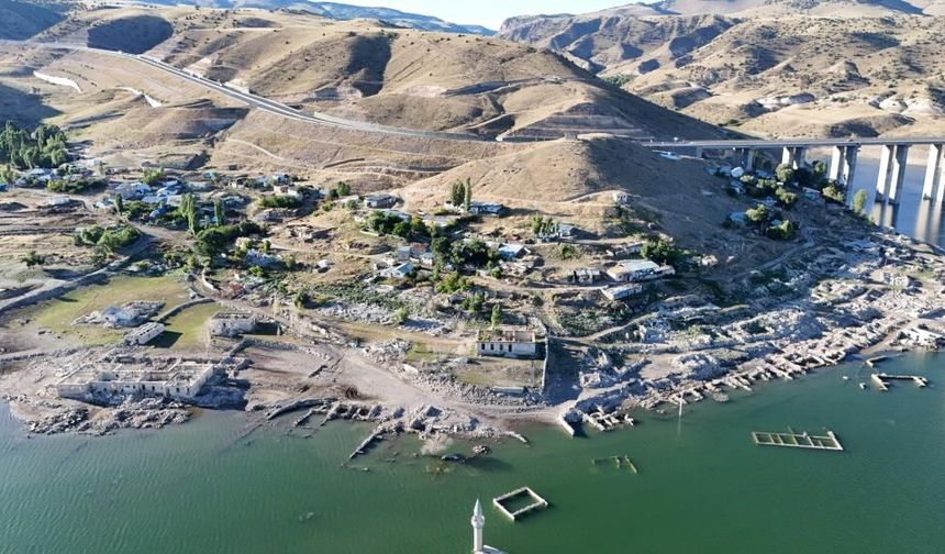 Sular çeklilince eski köy ortaya çıktı