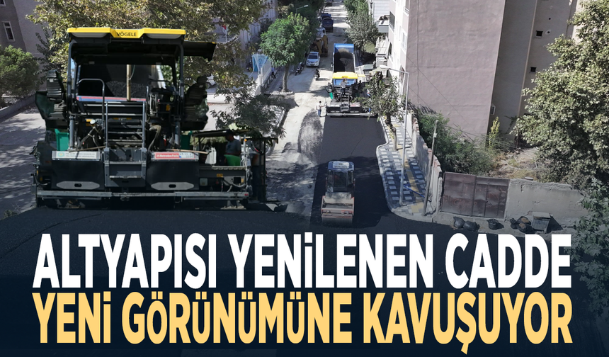Altyapısı yenilenen cadde yeni görünümüne kavuşuyor